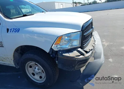 2020 Ram 1500 Classic Tradesman 4X4 6'4 Box z USA, uszkodzony, nr VIN 1C6RR7FG8LS150786